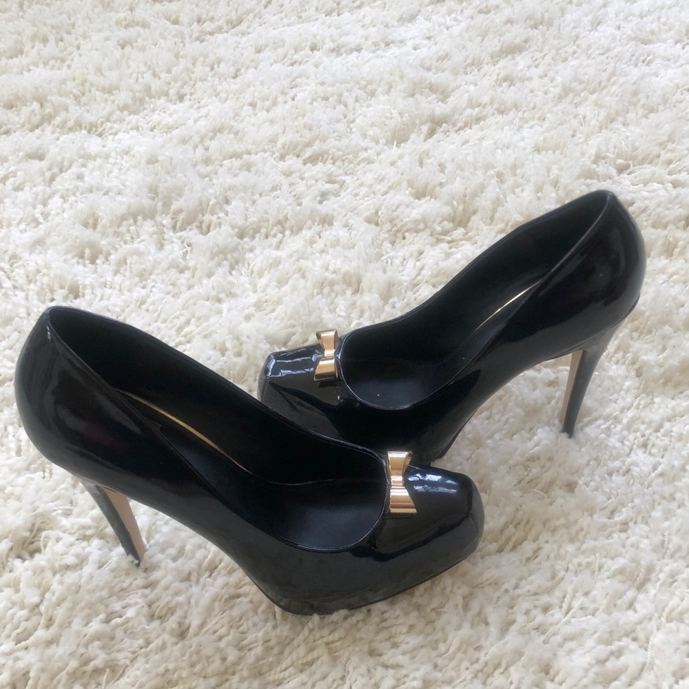 Dolce Vita || Black Patent Heels with Gold Hardware - Size 8